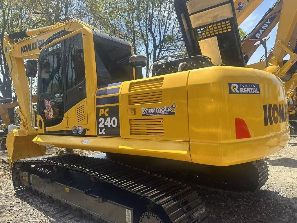 Crawler excavator Komatsu PC 240 LC-8: picture 14
