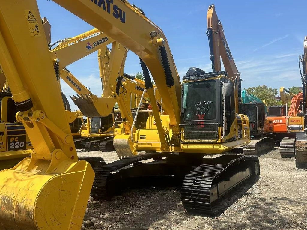 Crawler excavator Komatsu PC 240 LC-8: picture 9