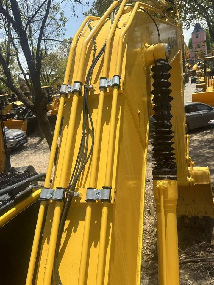 Crawler excavator Komatsu PC 240 LC-8: picture 12