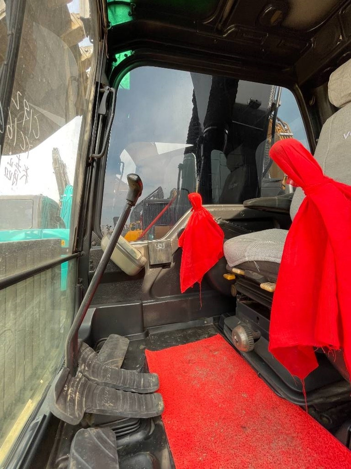 Crawler excavator Volvo EC 140: picture 23