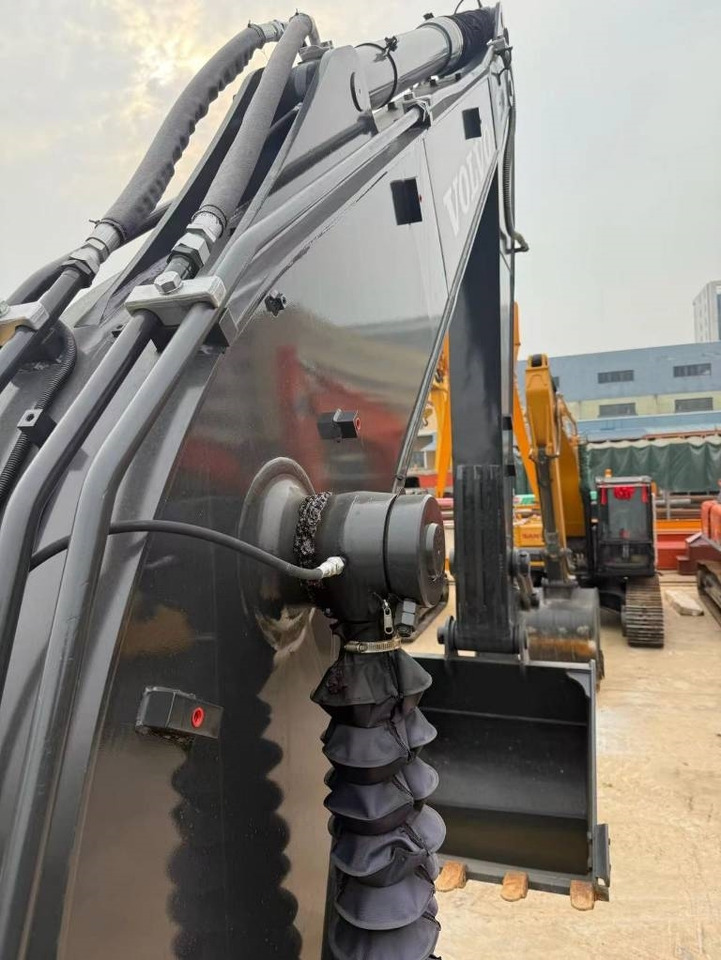 Crawler excavator Volvo EC 140: picture 7