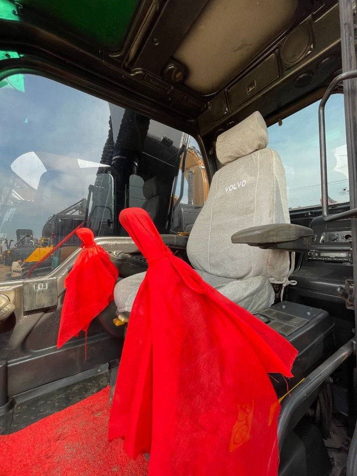 Crawler excavator Volvo EC 140: picture 20