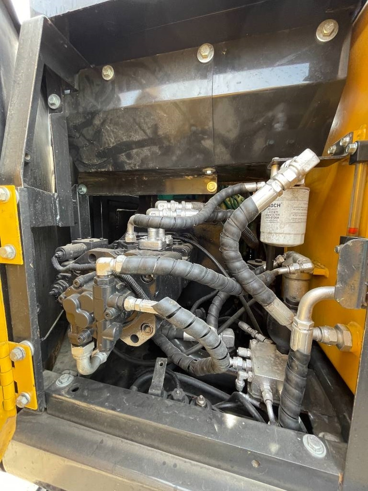 Crawler excavator Volvo EC 140: picture 24