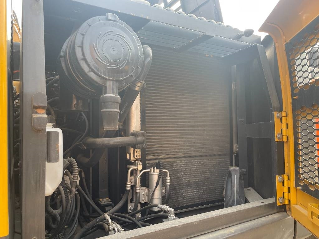 Crawler excavator Volvo EC 140: picture 14