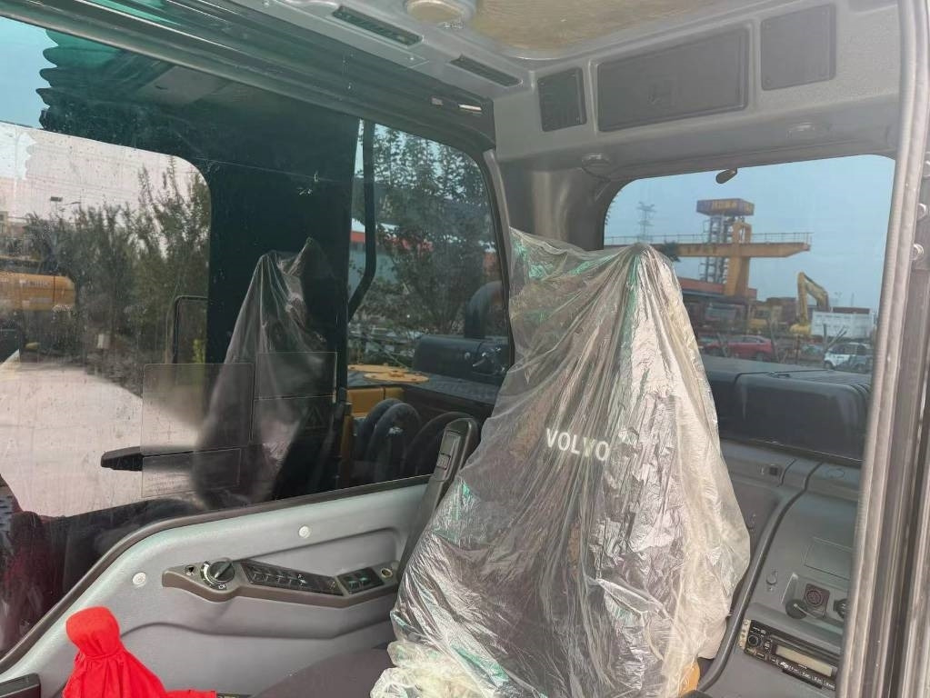 Crawler excavator Volvo EC 140: picture 6