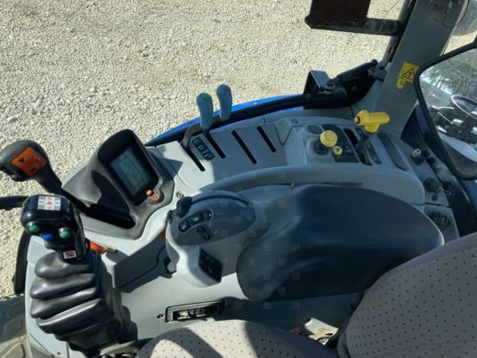 New Holland T6020 ELITE - Farm tractor: picture 4 New Holland T6020 ELITE - Farm tractor: picture 4