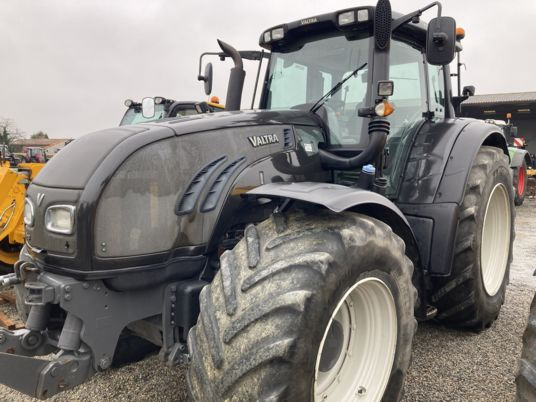 Valtra T213 VERSU - Farm tractor: picture 5 Valtra T213 VERSU - Farm tractor: picture 5