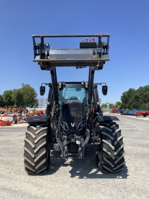 Valtra T215 DIRECT - Farm tractor: picture 4 Valtra T215 DIRECT - Farm tractor: picture 4