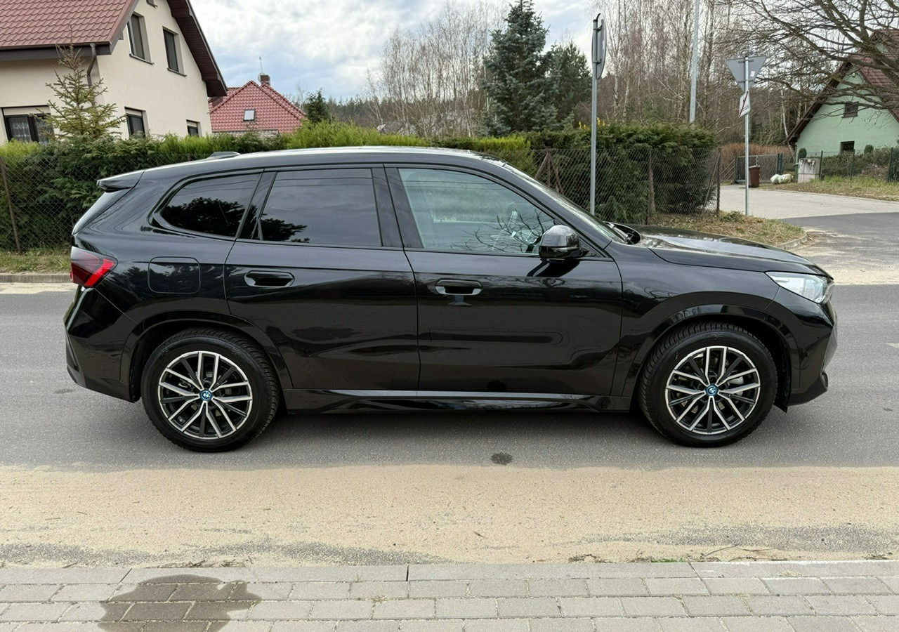 BMW X1 iX1 iX1 xDrive30 313KM M-Sport H/K Panorama AdaptiveLed Masaże Kam360 - Car: picture 5 BMW X1 iX1 iX1 xDrive30 313KM M-Sport H/K Panorama AdaptiveLed Masaże Kam360 - Car: picture 5