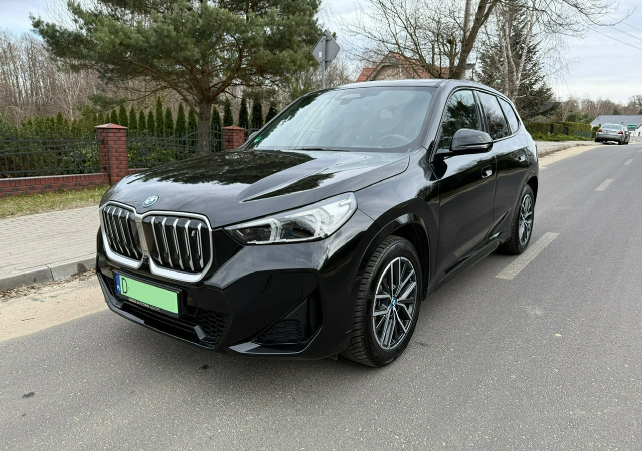 BMW X1 iX1 iX1 xDrive30 313KM M-Sport H/K Panorama AdaptiveLed Masaże Kam360 - Car: picture 1 BMW X1 iX1 iX1 xDrive30 313KM M-Sport H/K Panorama AdaptiveLed Masaże Kam360 - Car: picture 1