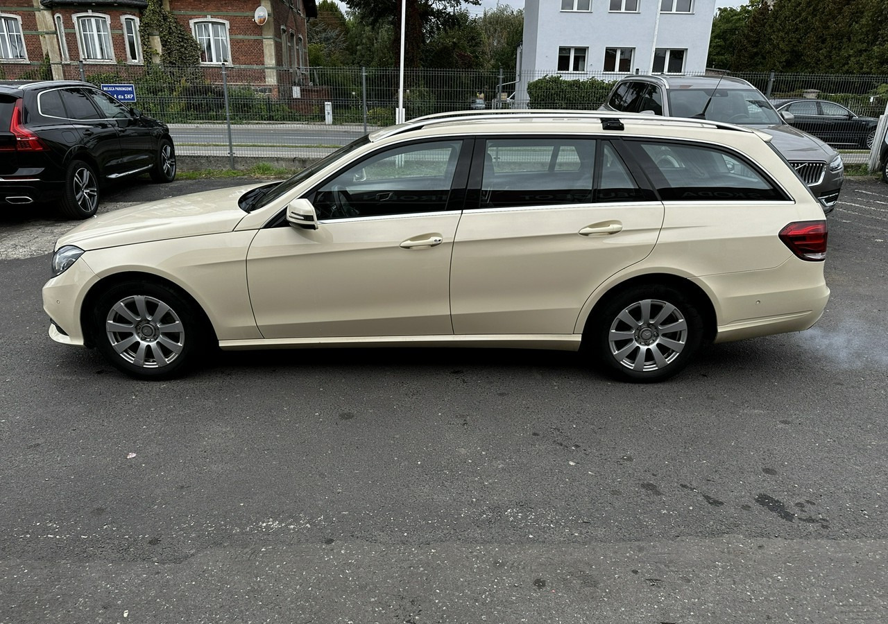 Mercedes-Benz Klasa E W212 E200 CDI Bluetec 7G-tronie 2015 LIFT Skóra FullLed ELEGANCE - Car: picture 4 Mercedes-Benz Klasa E W212 E200 CDI Bluetec 7G-tronie 2015 LIFT Skóra FullLed ELEGANCE - Car: picture 4
