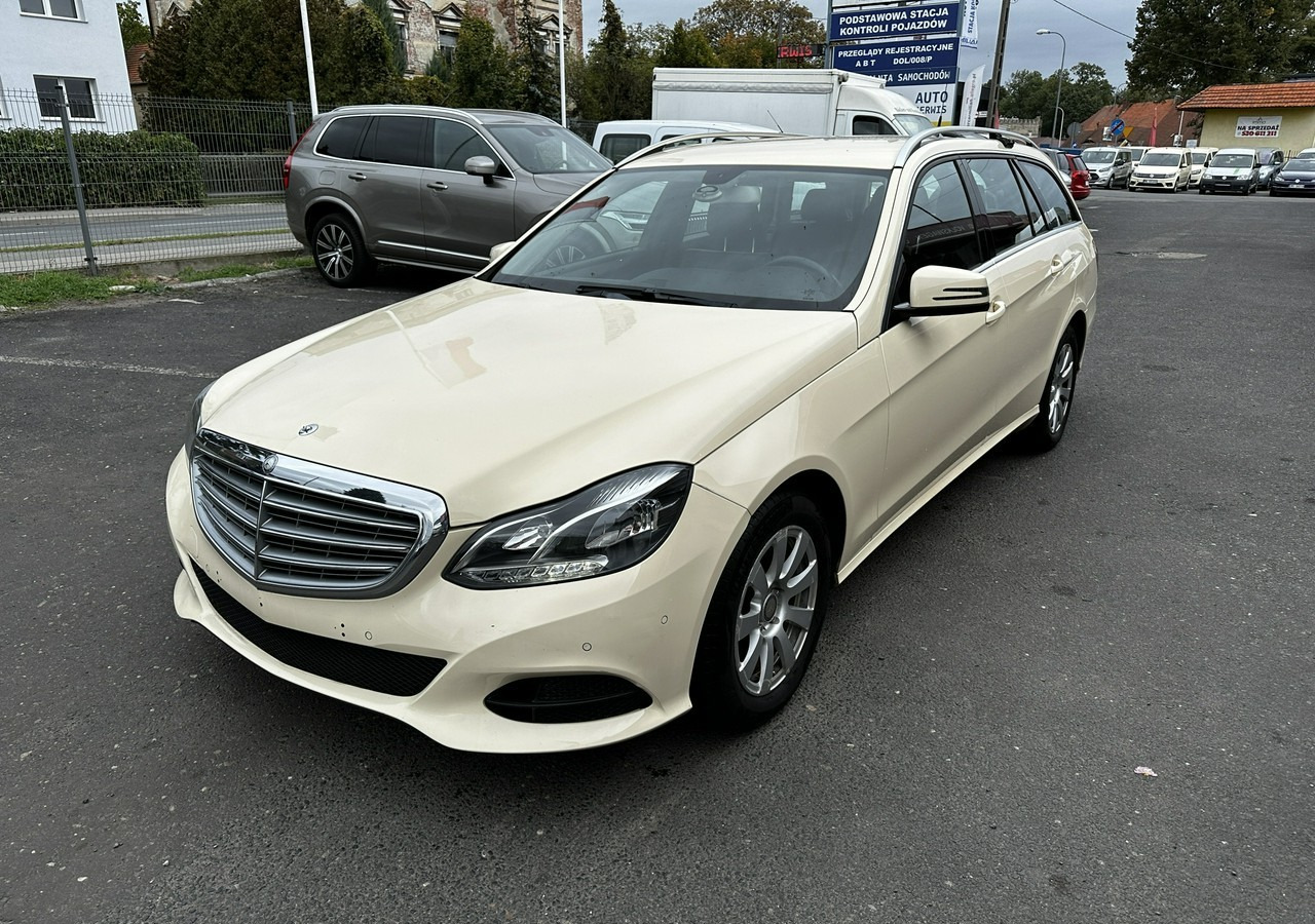 Mercedes-Benz Klasa E W212 E200 CDI Bluetec 7G-tronie 2015 LIFT Skóra FullLed ELEGANCE - Car: picture 3 Mercedes-Benz Klasa E W212 E200 CDI Bluetec 7G-tronie 2015 LIFT Skóra FullLed ELEGANCE - Car: picture 3