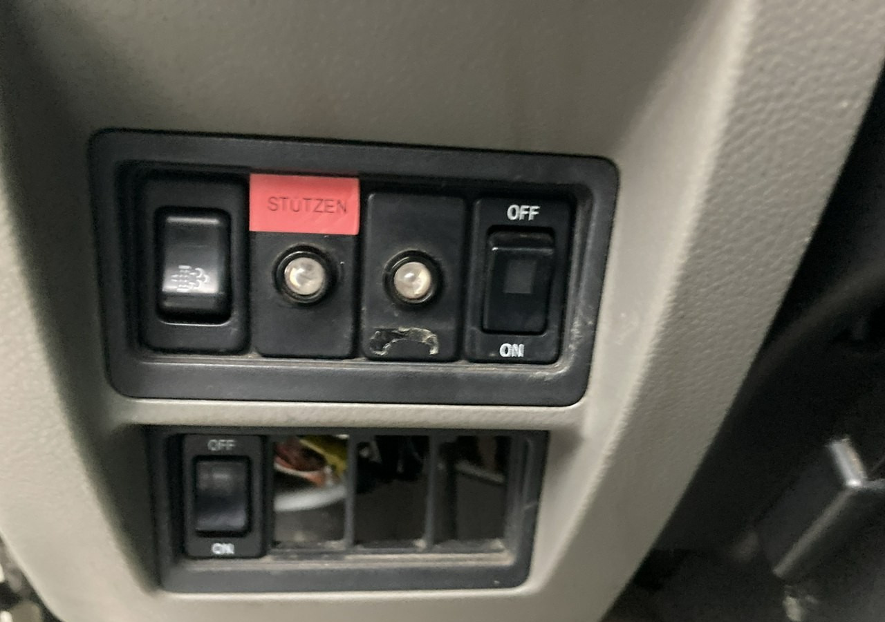 Truck mounted aerial platform Nissan Cabstar Cabstar Canter Zwyżka Podnośnik koszowy 14.5 m 63tkm 2014r: picture 10 Truck mounted aerial platform Nissan Cabstar Cabstar Canter Zwyżka Podnośnik koszowy 14.5 m 63tkm 2014r: picture 10