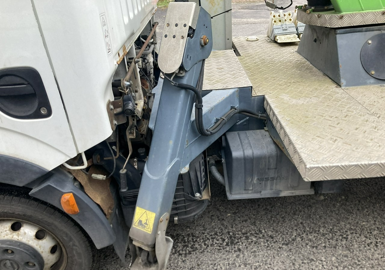 Truck mounted aerial platform Nissan Cabstar Cabstar Canter Zwyżka Podnośnik koszowy 14.5 m 63tkm 2014r: picture 8 Truck mounted aerial platform Nissan Cabstar Cabstar Canter Zwyżka Podnośnik koszowy 14.5 m 63tkm 2014r: picture 8