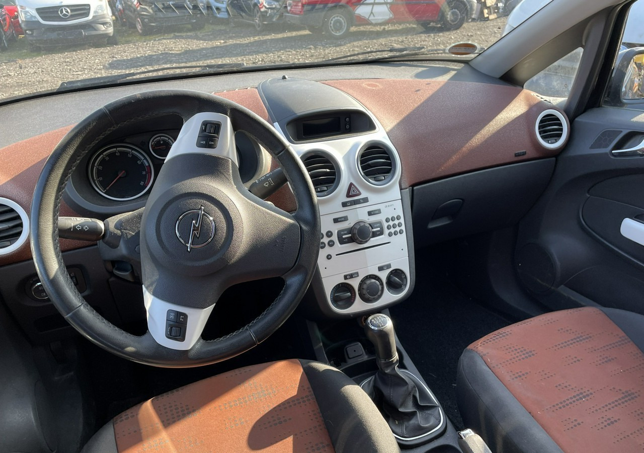 Opel Corsa D Corsa 1.4-87 KM Klima 2011 - Hatchback: picture 4 Opel Corsa D Corsa 1.4-87 KM Klima 2011 - Hatchback: picture 4