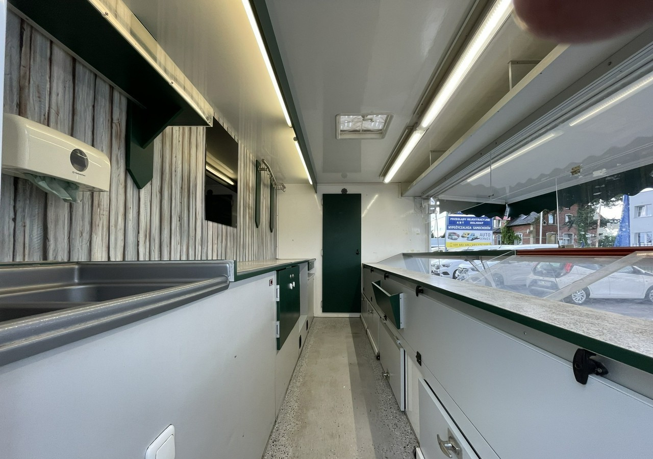 Renault Master Autosklep Gastronomiczny Food Truck Foodtruck sklep W-zasil 2015 - Vending truck: picture 2 Renault Master Autosklep Gastronomiczny Food Truck Foodtruck sklep W-zasil 2015 - Vending truck: picture 2