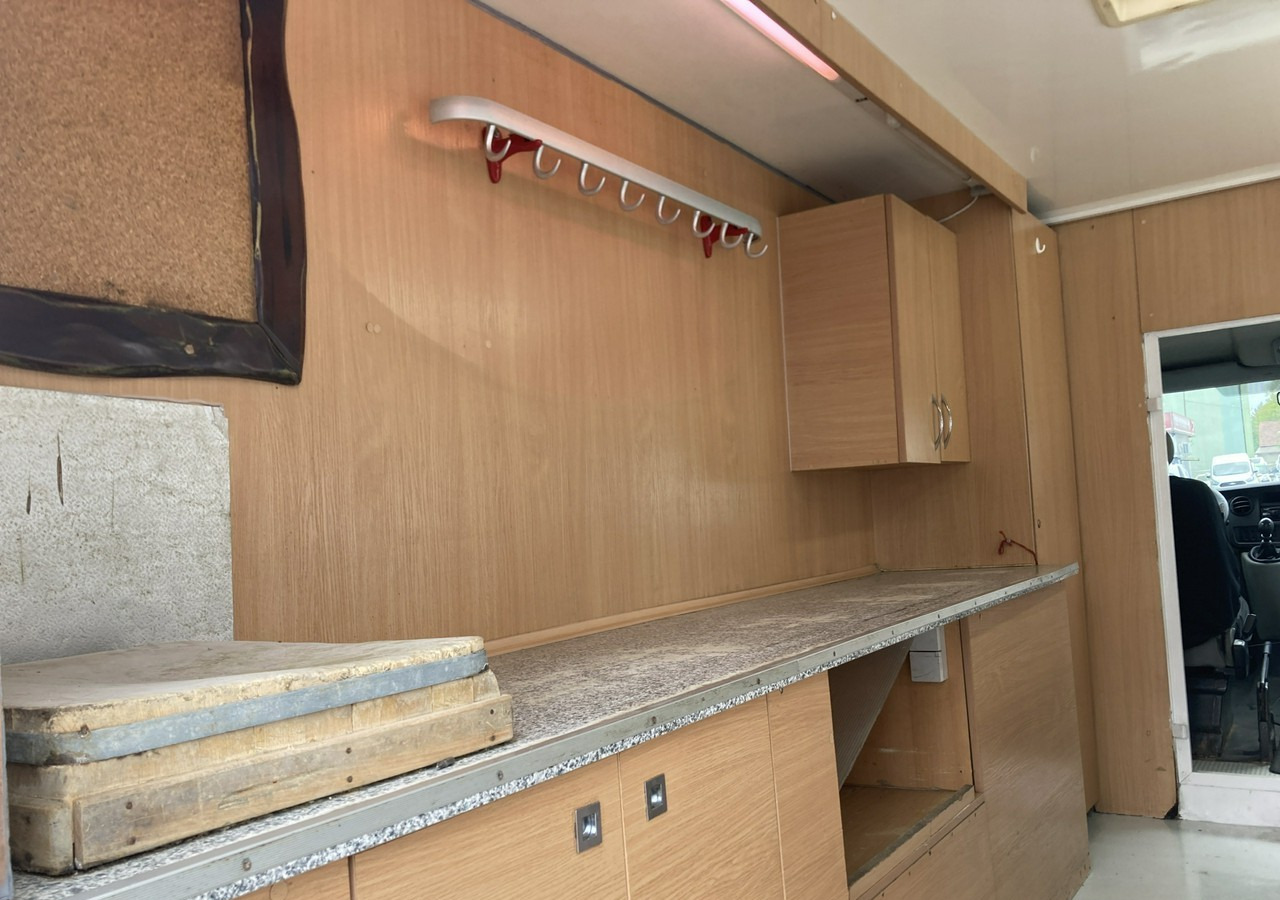 Renault Master Autosklep do Wędlin Gastronomiczny Food Truck Foodtruck Sklep bar 20 - Vending truck: picture 5 Renault Master Autosklep do Wędlin Gastronomiczny Food Truck Foodtruck Sklep bar 20 - Vending truck: picture 5