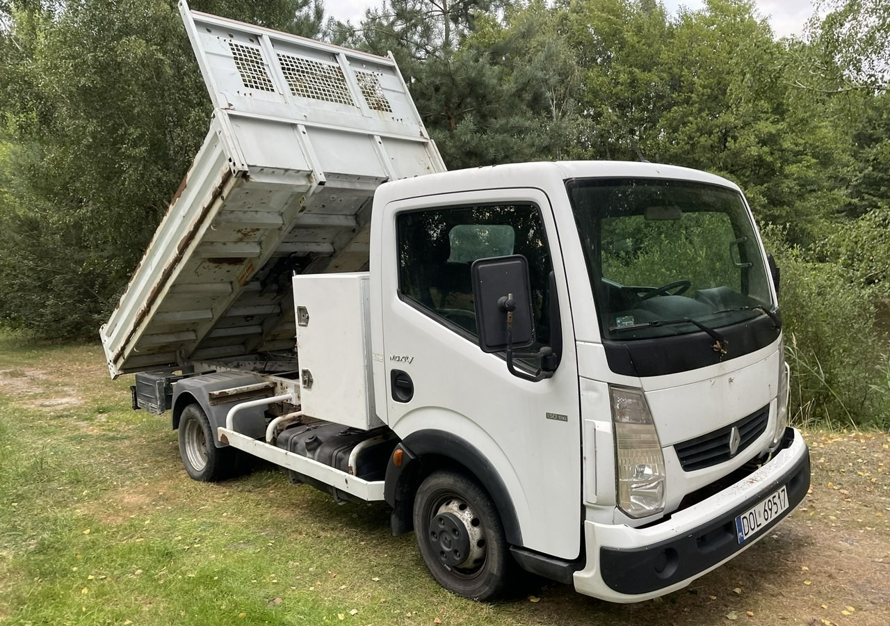 Renault Maxity Renault Maxity 3,0-150KM Canter Wywrotka skrzynia 2010 - Tipper van: picture 1 Renault Maxity Renault Maxity 3,0-150KM Canter Wywrotka skrzynia 2010 - Tipper van: picture 1