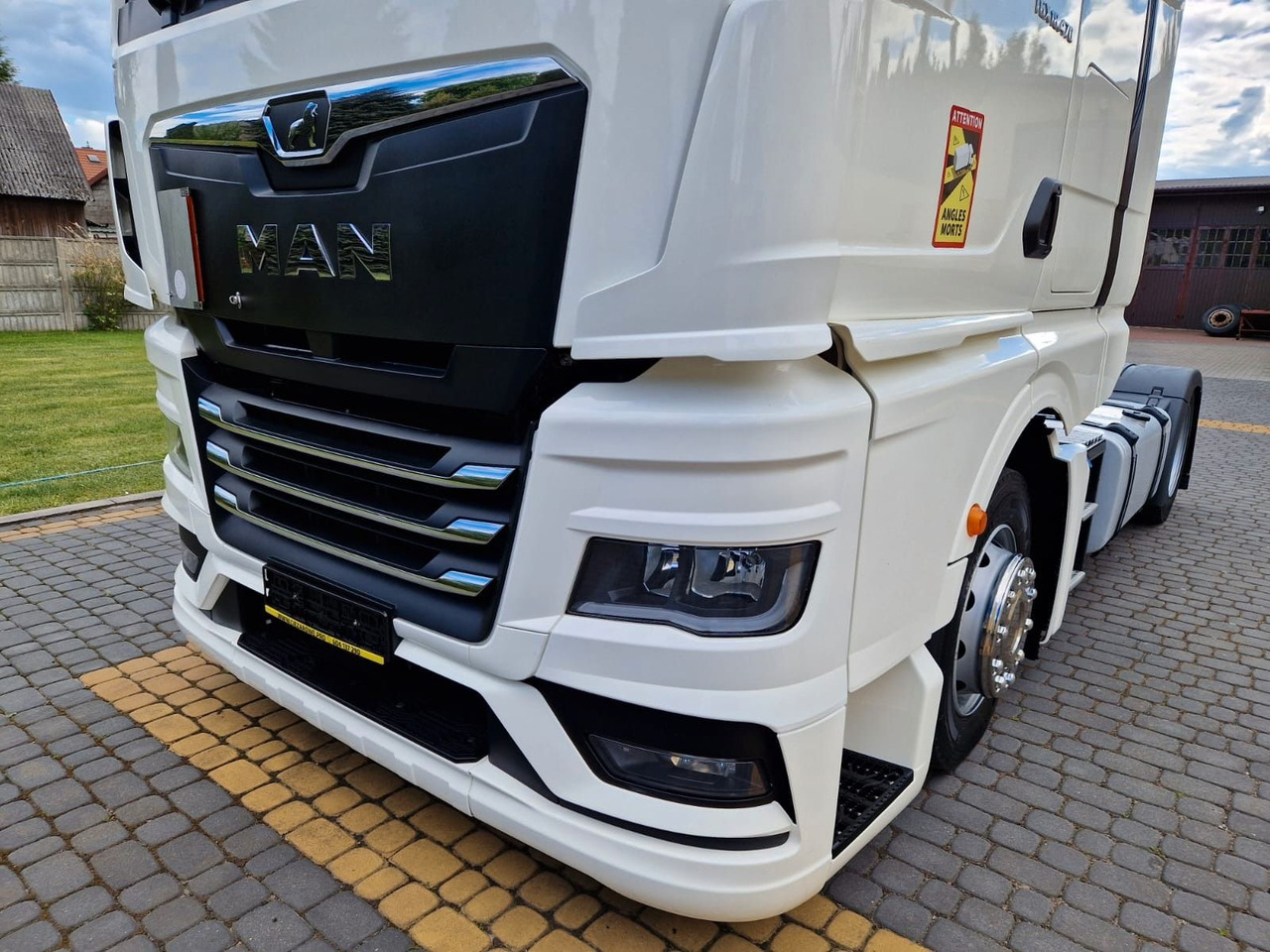 MAN TGX 18.470 / MEGA / XXL / LOWDECK / EURO 6 / - Tractor unit: picture 5 MAN TGX 18.470 / MEGA / XXL / LOWDECK / EURO 6 / - Tractor unit: picture 5