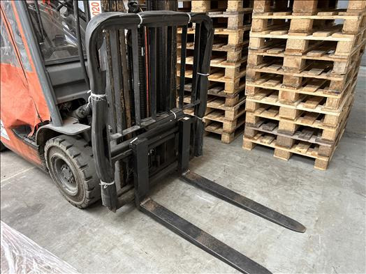 Toyota 8FGF18 Forklift truck - LPG forklift: picture 4 Toyota 8FGF18 Forklift truck - LPG forklift: picture 4