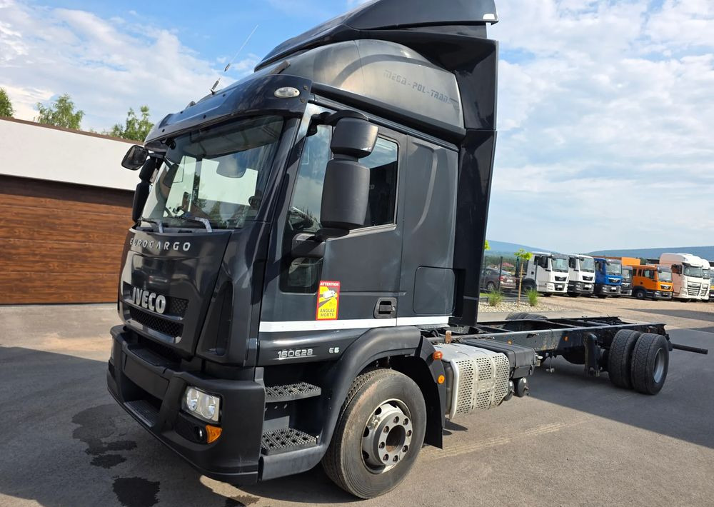 Iveco EUROCARGO 160E28  RAMA DO ZABUDOWY/  LAWETA / MANUAL / - Curtainsider truck: picture 3 Iveco EUROCARGO 160E28  RAMA DO ZABUDOWY/  LAWETA / MANUAL / - Curtainsider truck: picture 3