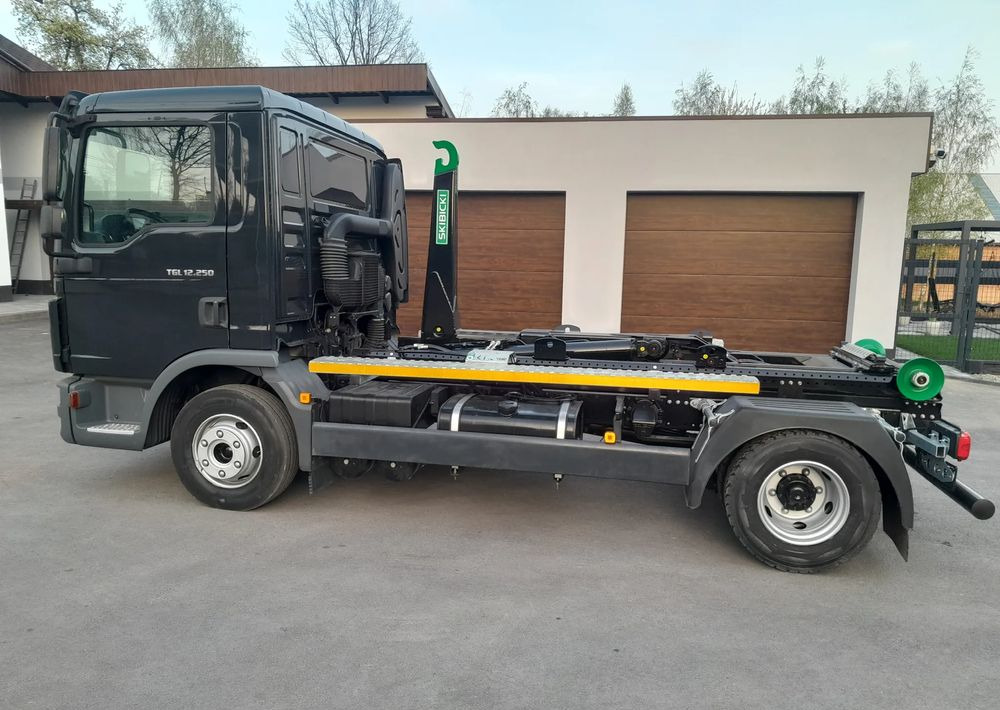 MAN TGL 12.250 nowe urządzenie hakowe SKIBICKI HKS 8/3300 ATEGO / TGM - Hook lift truck: picture 3 MAN TGL 12.250 nowe urządzenie hakowe SKIBICKI HKS 8/3300 ATEGO / TGM - Hook lift truck: picture 3