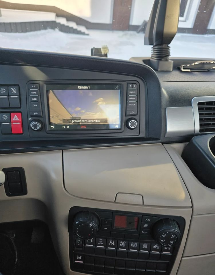 MAN TGM 18.340 urządzenie hakowe AXOR - Hook lift truck: picture 5 MAN TGM 18.340 urządzenie hakowe AXOR - Hook lift truck: picture 5