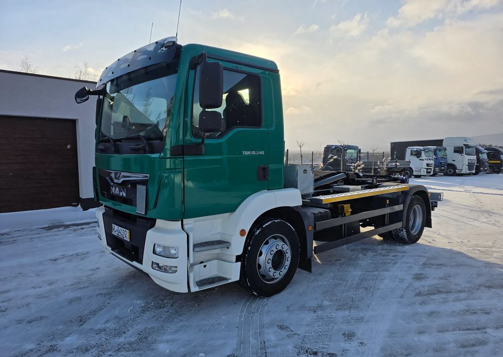 MAN TGM 18.340 urządzenie hakowe AXOR - Hook lift truck: picture 1 MAN TGM 18.340 urządzenie hakowe AXOR - Hook lift truck: picture 1