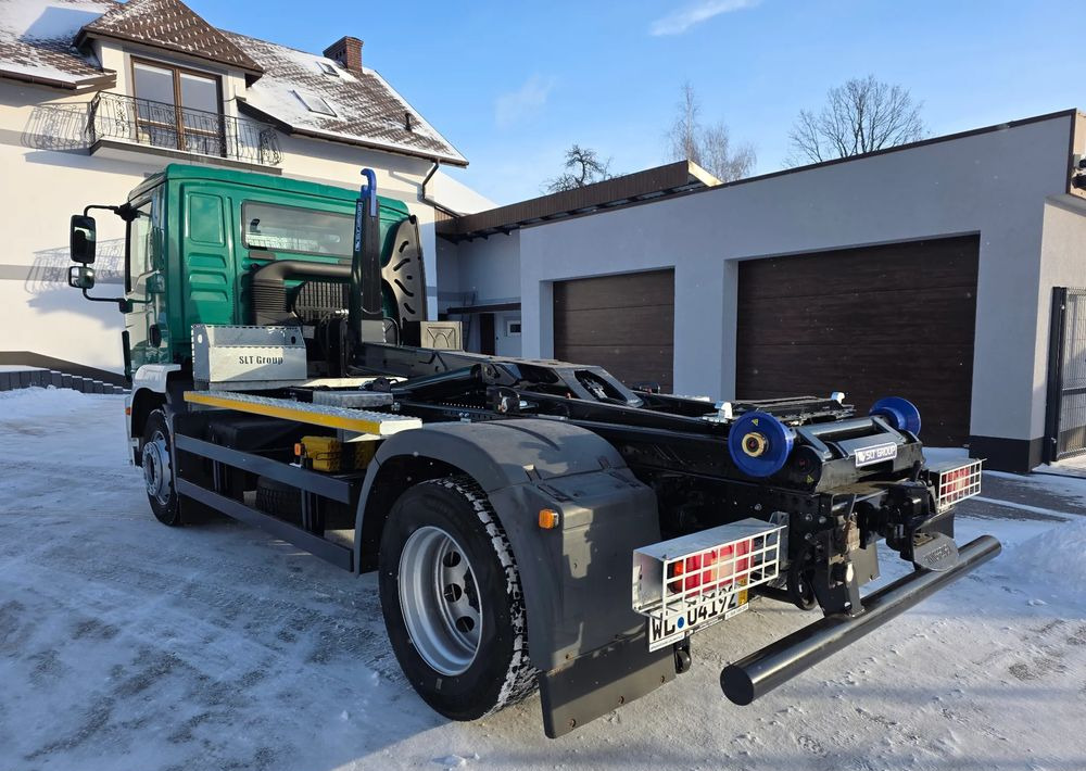 MAN TGM 18.340 urządzenie hakowe AXOR - Hook lift truck: picture 4 MAN TGM 18.340 urządzenie hakowe AXOR - Hook lift truck: picture 4