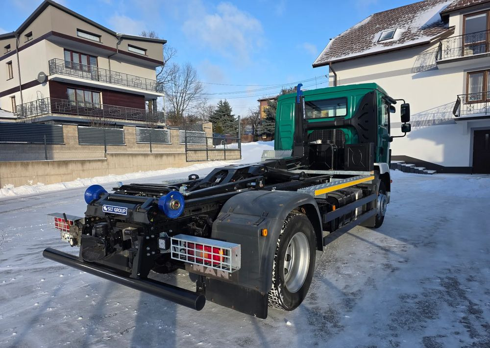 MAN TGM 18.340 urządzenie hakowe AXOR - Hook lift truck: picture 3 MAN TGM 18.340 urządzenie hakowe AXOR - Hook lift truck: picture 3
