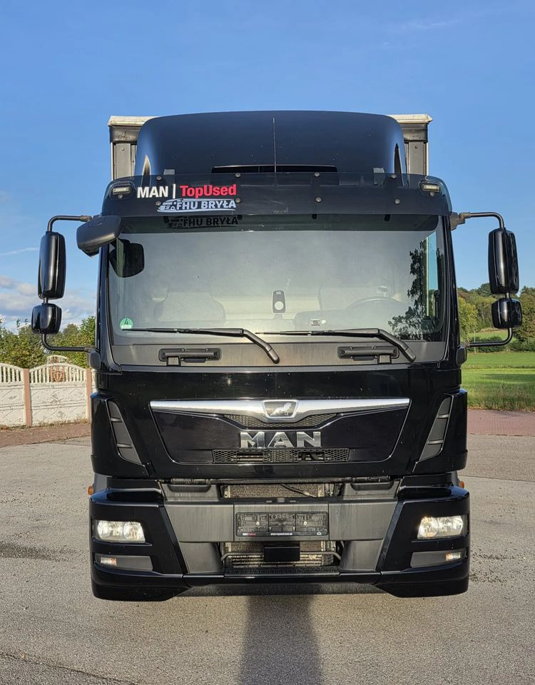 MAN TGM 12.290 / 15.290 / E6/ FIRANKA /BOCZNE DRZWI / BURTO-FIRANKA / 18PALET / WINDA / NISKI PRZEBIEG / 2018/ CAŁY NA PODUSZKACH / SERWISOWANY - Curtainsider truck: picture 3 MAN TGM 12.290 / 15.290 / E6/ FIRANKA /BOCZNE DRZWI / BURTO-FIRANKA / 18PALET / WINDA / NISKI PRZEBIEG / 2018/ CAŁY NA PODUSZKACH / SERWISOWANY - Curtainsider truck: picture 3