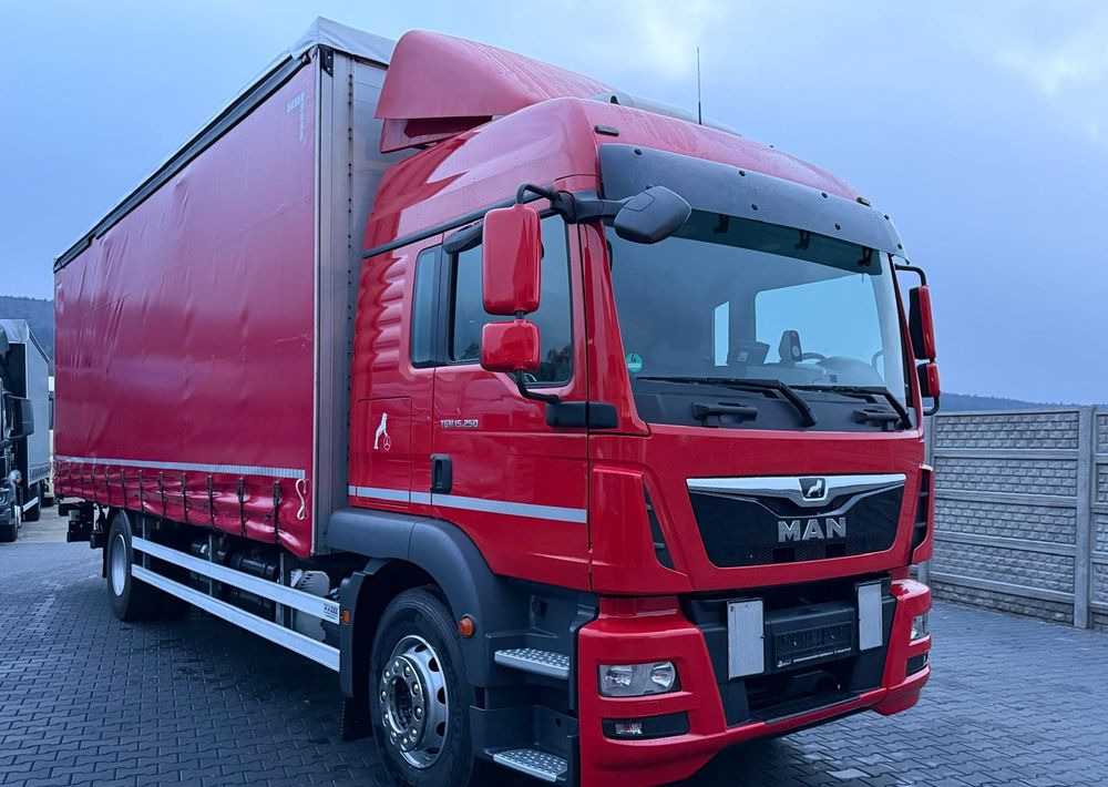 MAN TGM 15.250 / FIRANKA / 2018R / KLIMA POSTOJOWA /SPROWADZONY / 20 PALET / E6 / WINDA / - Curtainsider truck: picture 2 MAN TGM 15.250 / FIRANKA / 2018R / KLIMA POSTOJOWA /SPROWADZONY / 20 PALET / E6 / WINDA / - Curtainsider truck: picture 2