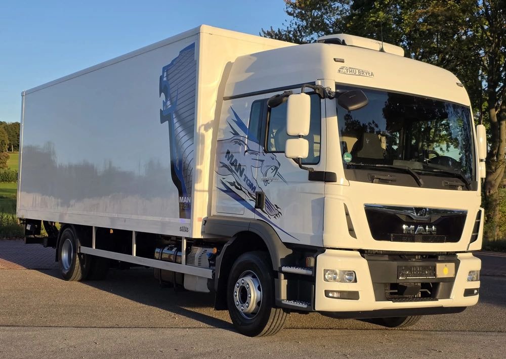 MAN TGM 15.290 / TGL / KONTENER / IZOTERMA / WINDA / KLIMA POSTOJOWA / 2019R / EURO 6 / PEŁEN SERWIS /  8200KG ŁADOWNOŚĆ  / SPROWADZONY / ZADBANY / JAK NOWY /  KSIĄŻKA SERWISOWA / E6 / 18 PALET - Box truck: picture 2 MAN TGM 15.290 / TGL / KONTENER / IZOTERMA / WINDA / KLIMA POSTOJOWA / 2019R / EURO 6 / PEŁEN SERWIS /  8200KG ŁADOWNOŚĆ  / SPROWADZONY / ZADBANY / JAK NOWY /  KSIĄŻKA SERWISOWA / E6 / 18 PALET - Box truck: picture 2
