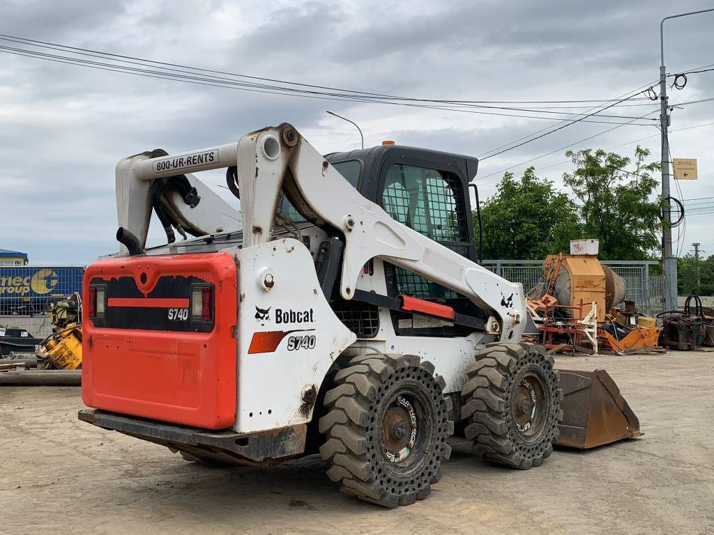 Skid steer loader Bobcat S 740: picture 9