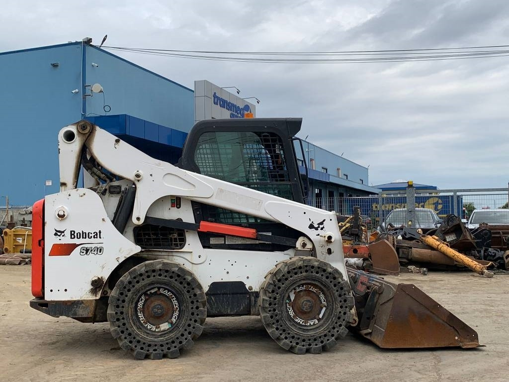 Skid steer loader Bobcat S 740: picture 7