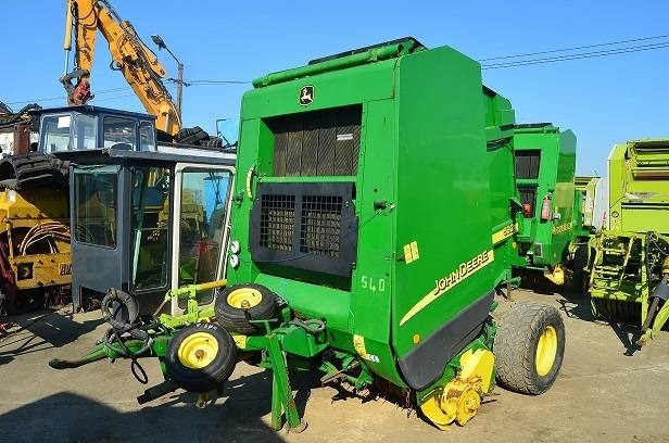 John Deere 592 - Round baler: picture 1 John Deere 592 - Round baler: picture 1