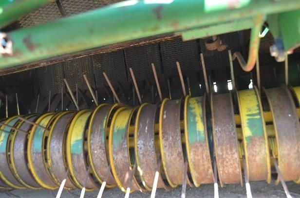 John Deere 592 - Round baler: picture 4 John Deere 592 - Round baler: picture 4