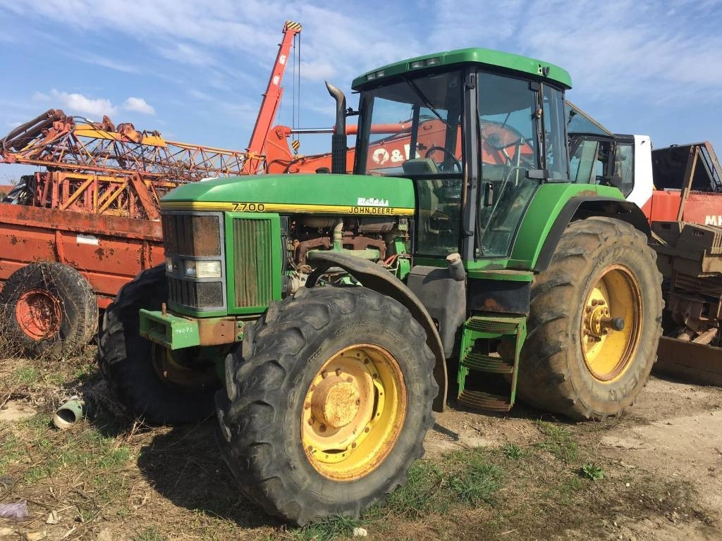 John Deere 7700 - Farm tractor: picture 1 John Deere 7700 - Farm tractor: picture 1