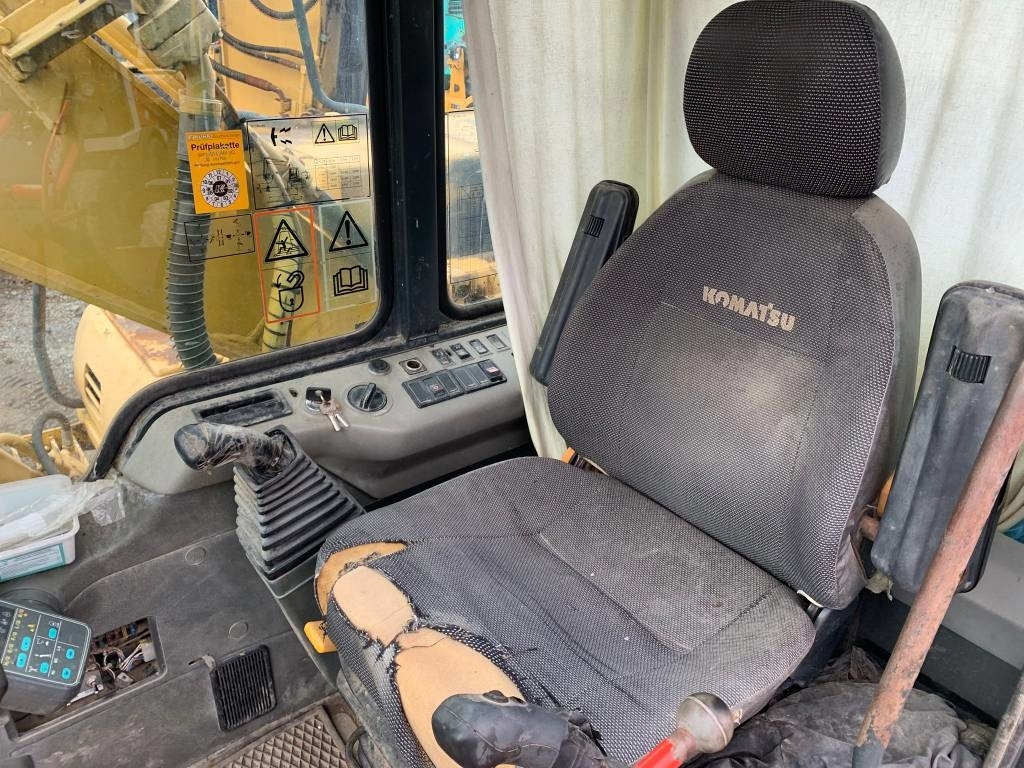 Crawler excavator Komatsu PC 180 LC-6K: picture 7