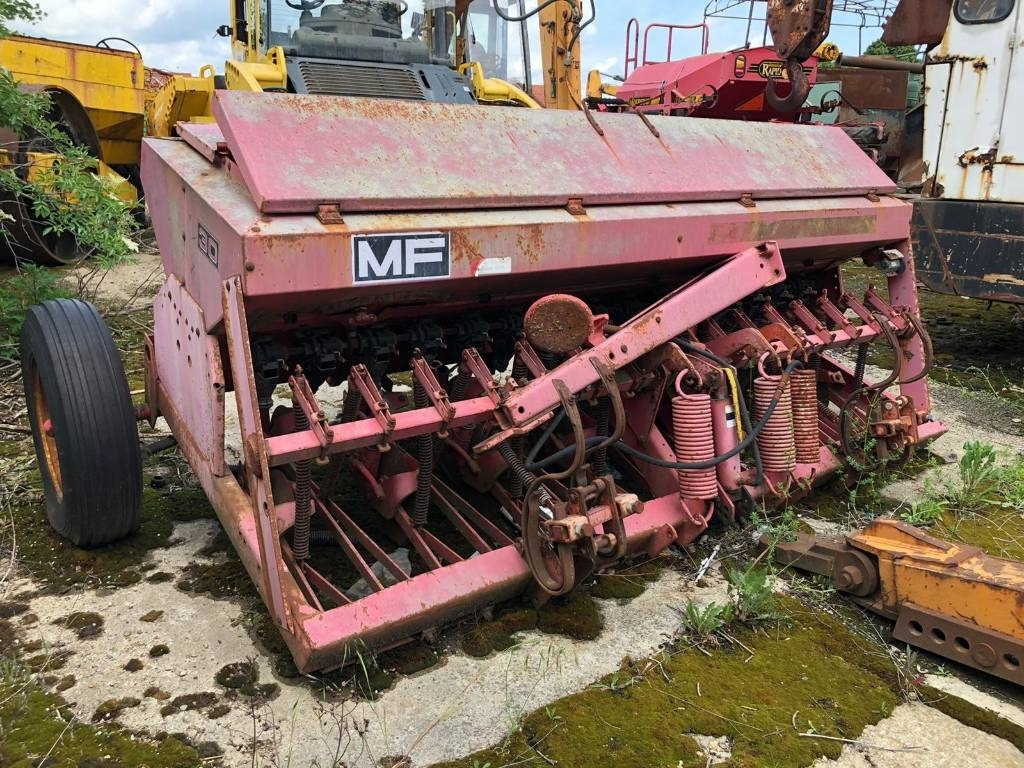 Massey Ferguson 30 - Combine seed drill: picture 1 Massey Ferguson 30 - Combine seed drill: picture 1