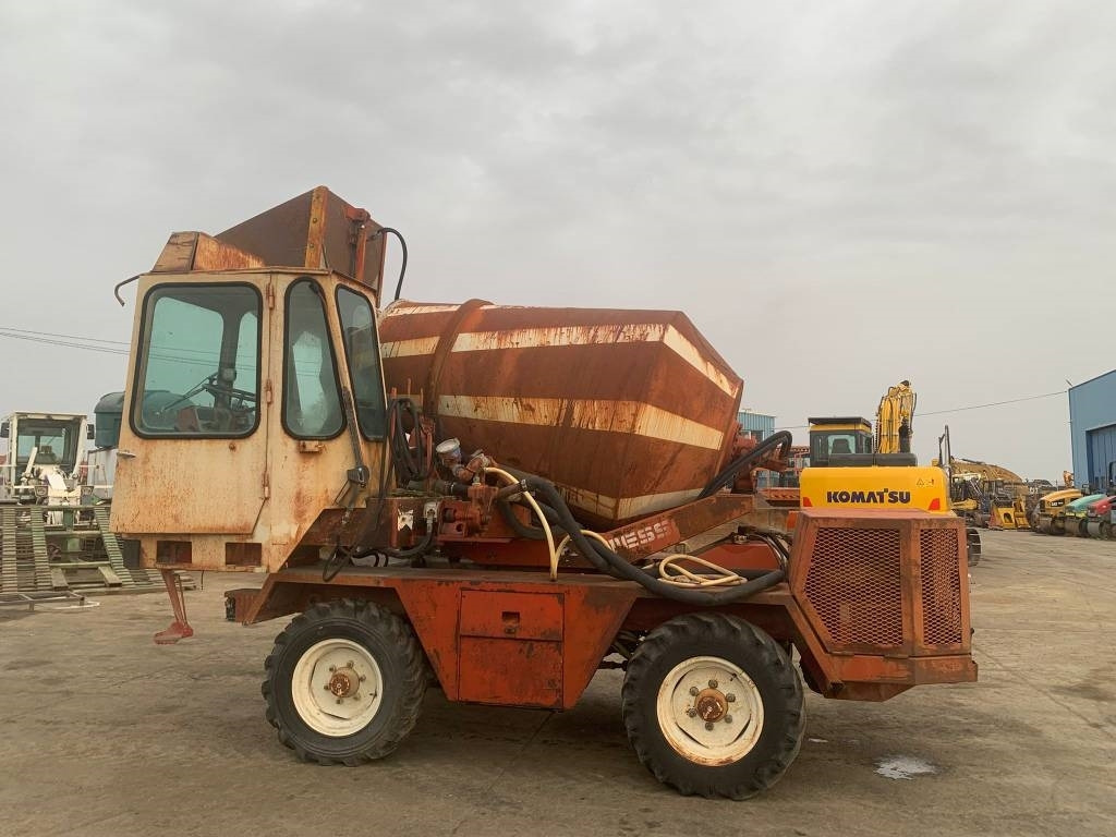Messersi P2-R4 - Concrete mixer truck: picture 5 Messersi P2-R4 - Concrete mixer truck: picture 5