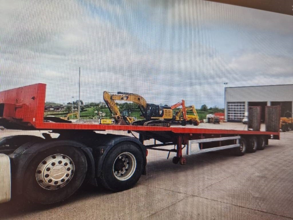 Montracon 3 Axles - Low loader semi-trailer: picture 1 Montracon 3 Axles - Low loader semi-trailer: picture 1