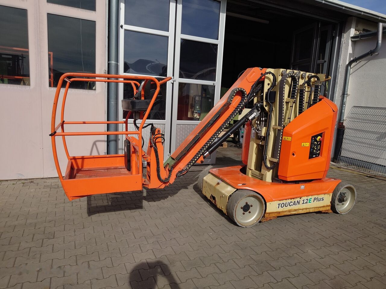 JLG TOUCAN 12E PLUS - Vertical mast lift: picture 3 JLG TOUCAN 12E PLUS - Vertical mast lift: picture 3