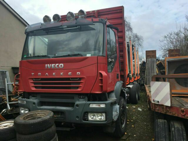 Iveco AD260T450PS 6x4 Blatt Blatt (E:5) - Logging truck, Crane truck: picture 3 Iveco AD260T450PS 6x4 Blatt Blatt (E:5) - Logging truck, Crane truck: picture 3