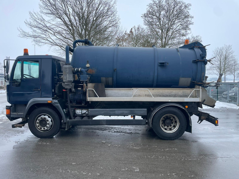 MAN 18.284 - Vacuum truck: picture 3 MAN 18.284 - Vacuum truck: picture 3