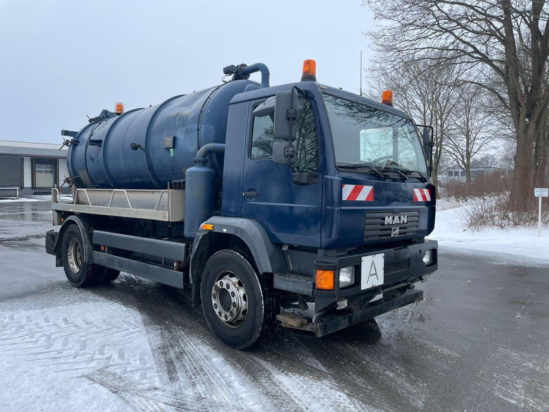 MAN 18.284 - Vacuum truck: picture 2 MAN 18.284 - Vacuum truck: picture 2