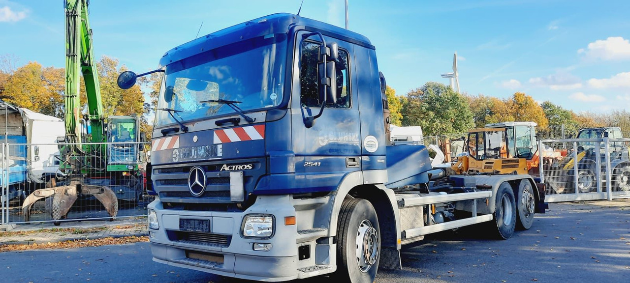 Mercedes-Benz 2641 Abrollkipper - Hook lift truck: picture 2 Mercedes-Benz 2641 Abrollkipper - Hook lift truck: picture 2