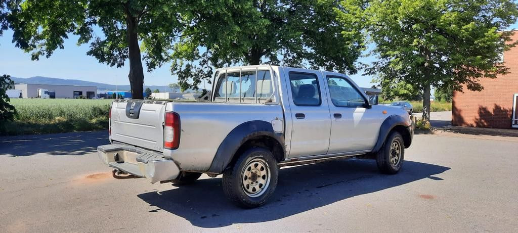 Nissan PickUp Doka - SUV: picture 3 Nissan PickUp Doka - SUV: picture 3