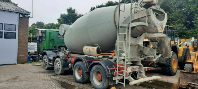 Scania P340PS 4-Achser 8x4 Betonmischer Euro:4 - Concrete mixer truck: picture 3 Scania P340PS 4-Achser 8x4 Betonmischer Euro:4 - Concrete mixer truck: picture 3