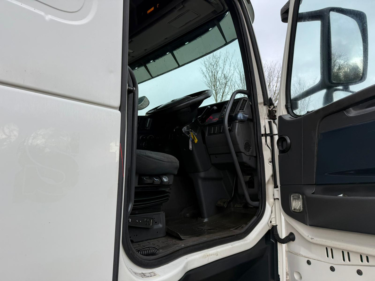 Tractor unit 2011 Volvo FH 500 Tractor Unit: picture 29